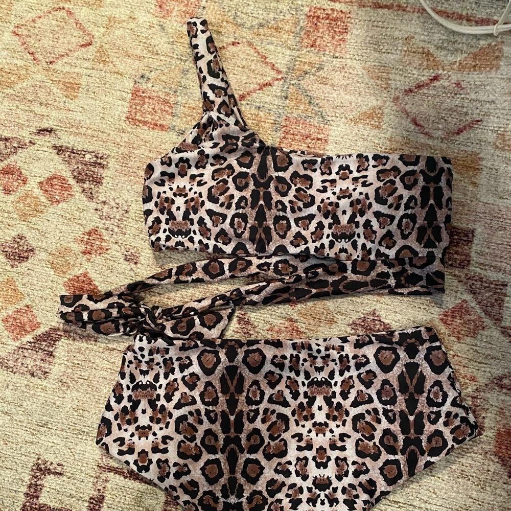 Leopard print bikini set